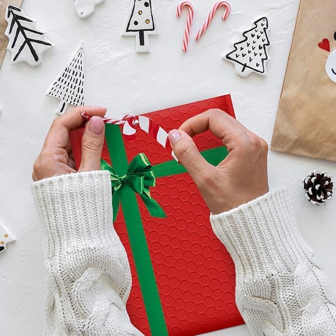 Christmas Poly Bubble Mailers | #4 Cushion Mailer, 9.5x14.5" | Self Seal | Holiday Themed, Red Green Gift Packaging Envelope | Xmas Padded Envelopes | Shipping Bags Mailing Envelopes | 100 pack Bulk